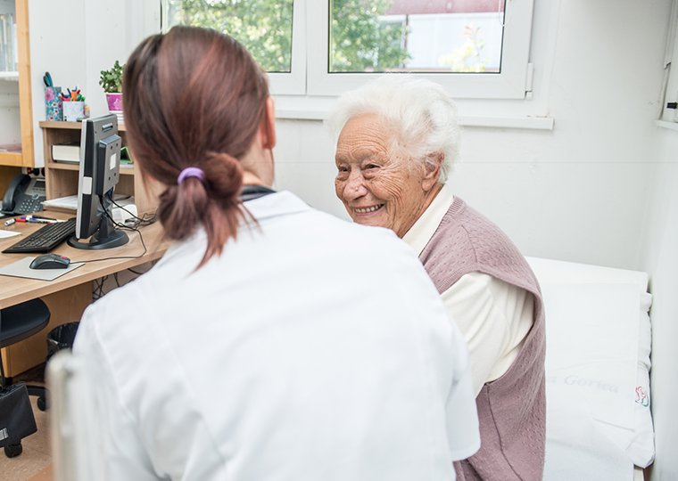 Senior woman talks with a female doctor in the doctor's office.