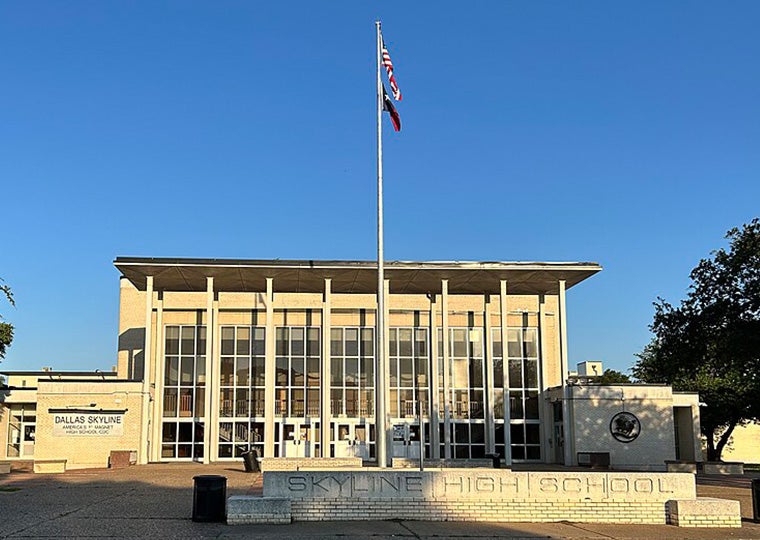 Exterior photo of Skyline High School in Dallas County, Texas.